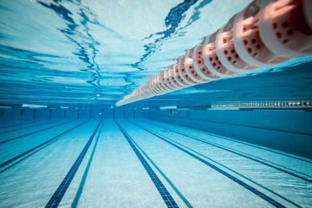Ingyenes lesz az óvodai úszásoktatás szeptembertől