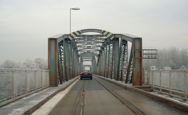 Ma megindul a vasúti és a közúti forgalom a kiskörei Tisza-hídon